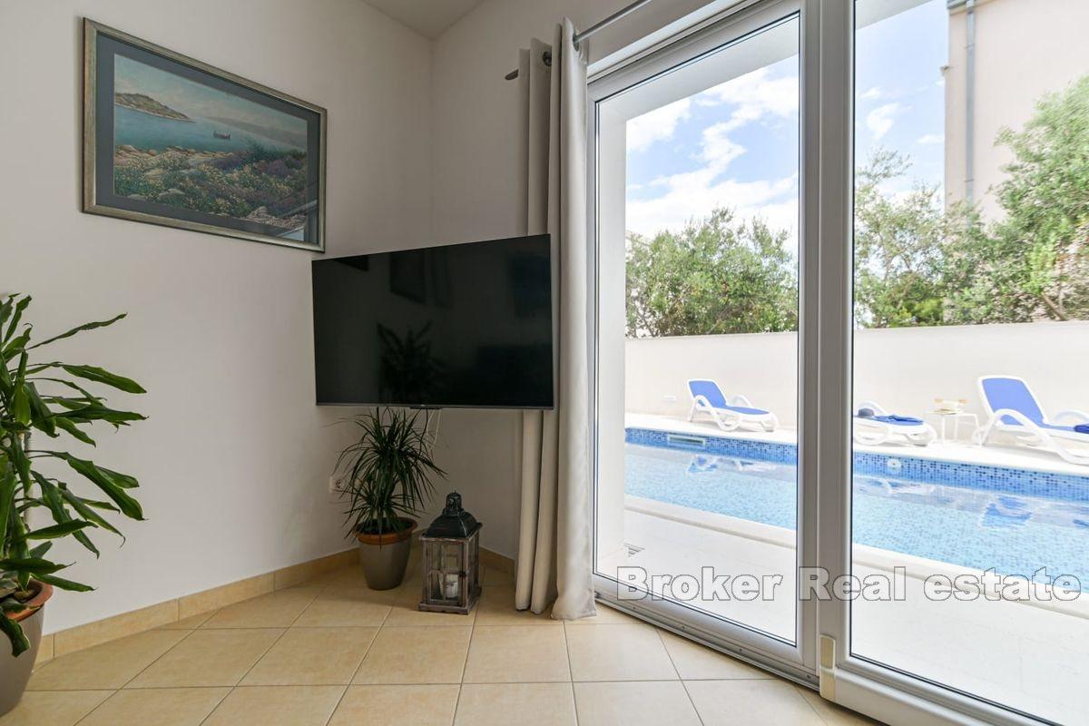 Confortevole appartamento con ampio giardino e piscina