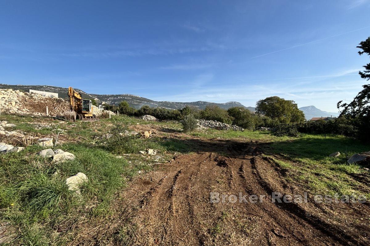 Terreno edificabile di forma regolare con vista sul mare