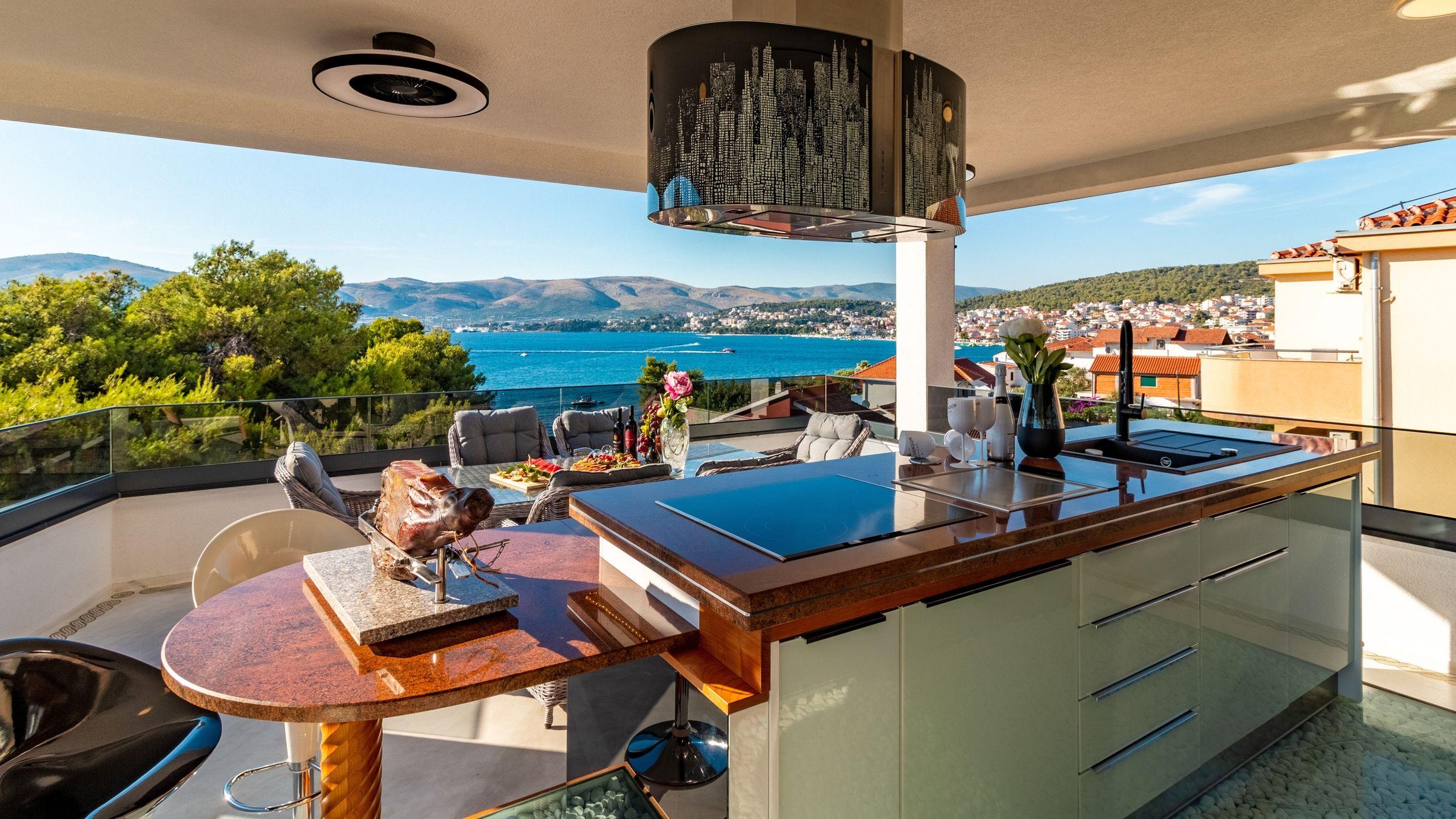 Moderne Villa mit Meerblick
