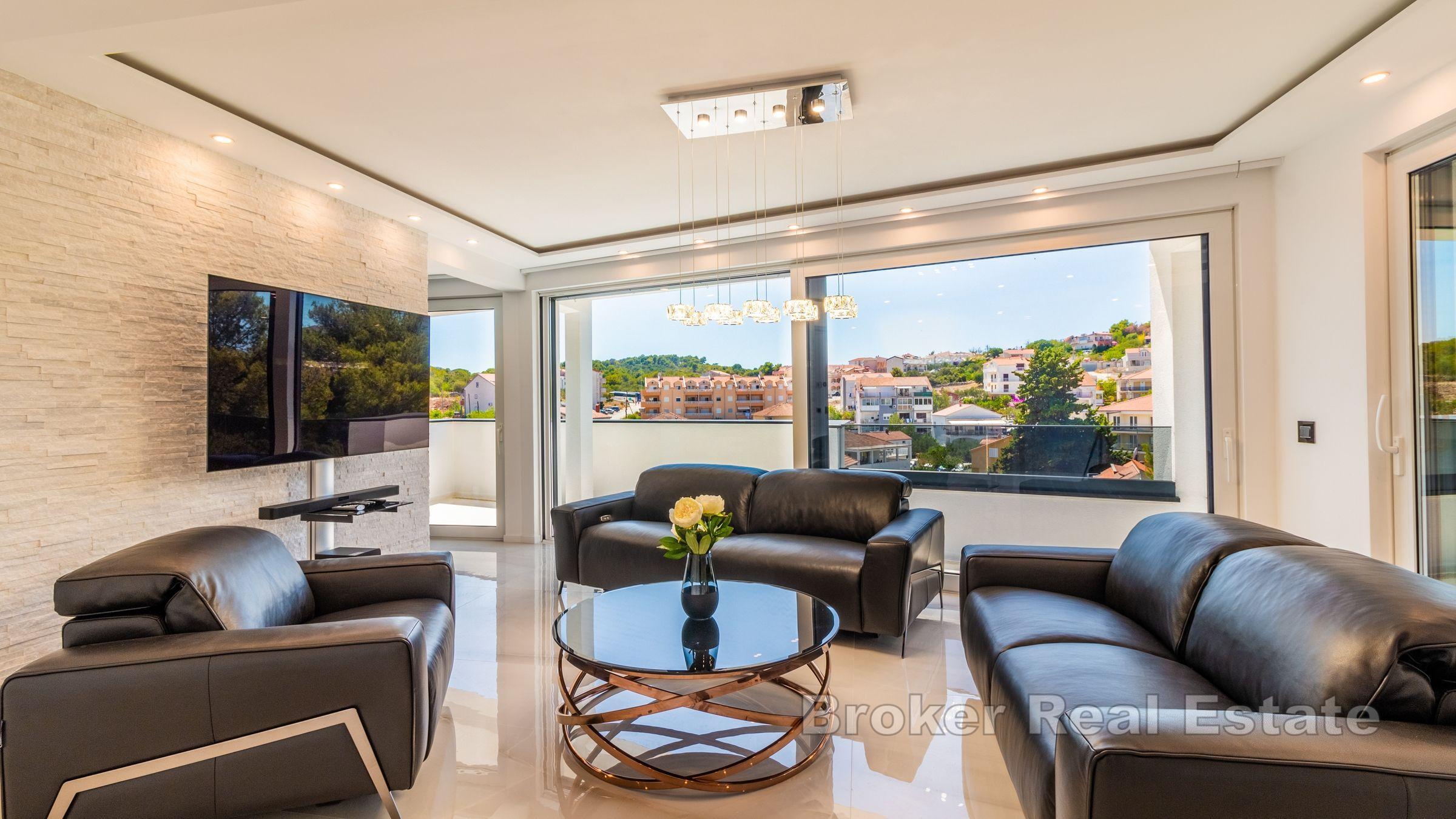 Moderne Villa mit Meerblick