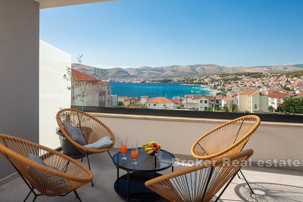 Appartamento con due camere da letto e terrazza sul tetto in un nuovo edificio