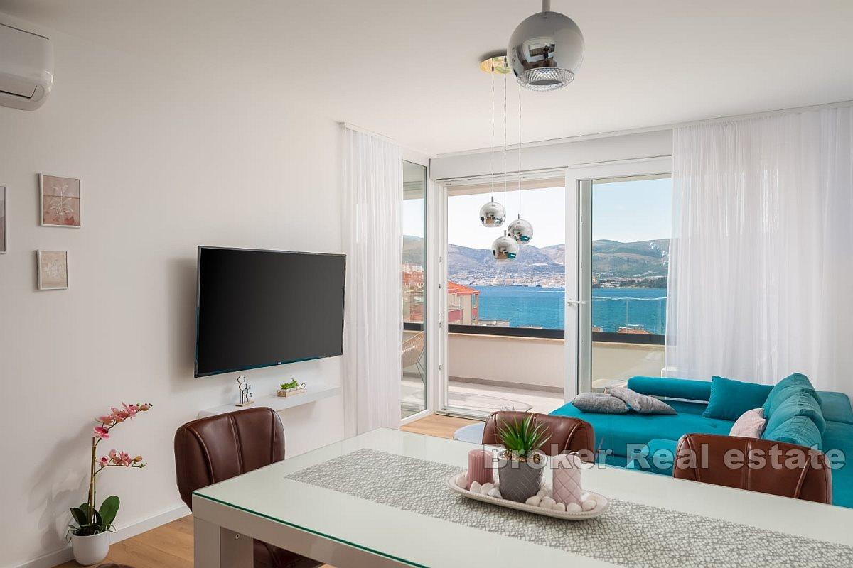 Appartamento con due camere da letto e terrazza sul tetto in un nuovo edificio