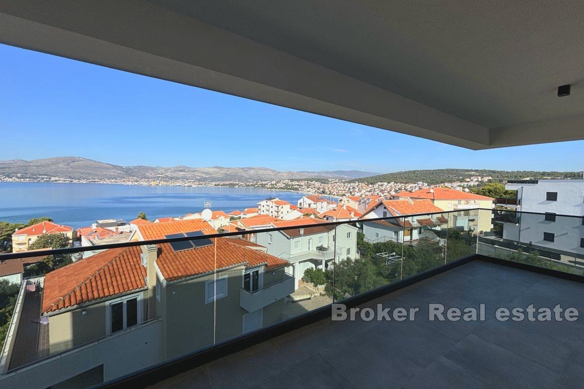 Extraordinary penthouse with an open sea view