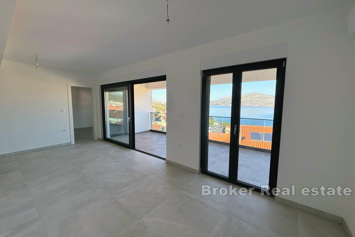 Extraordinary penthouse with an open sea view