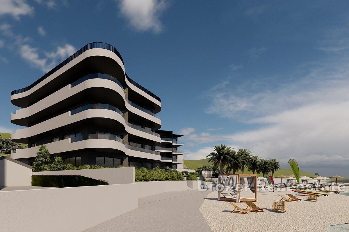 An extraordinary apartment with an open view of the sea