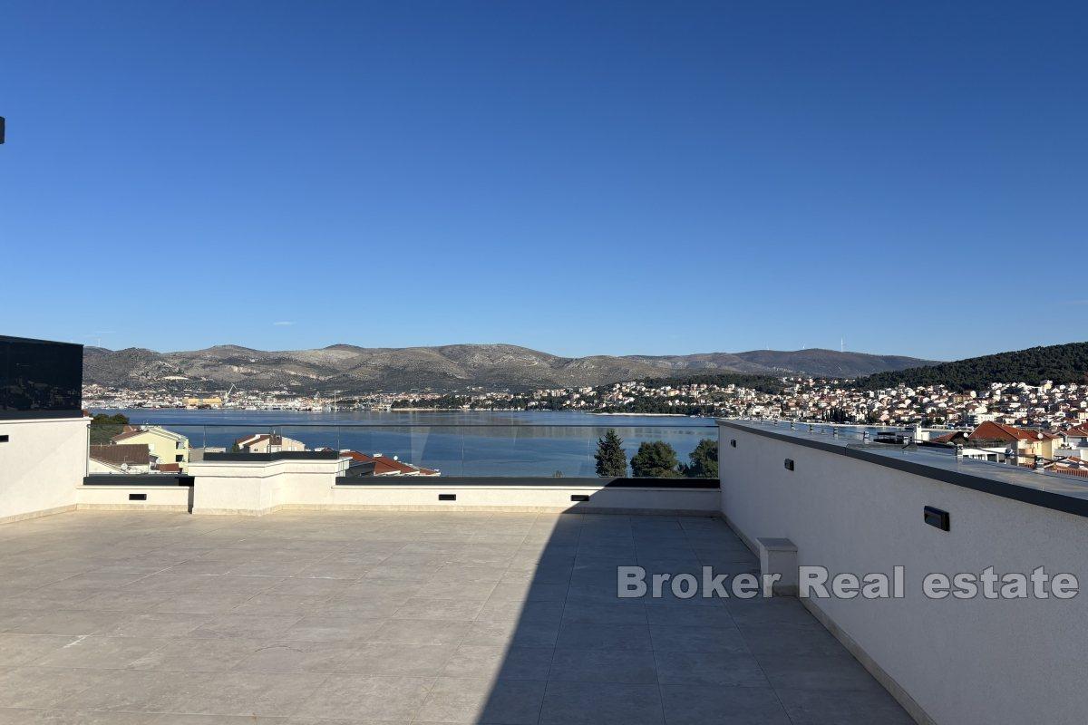 Luxueux penthouse de trois chambres avec terrasse sur le toit