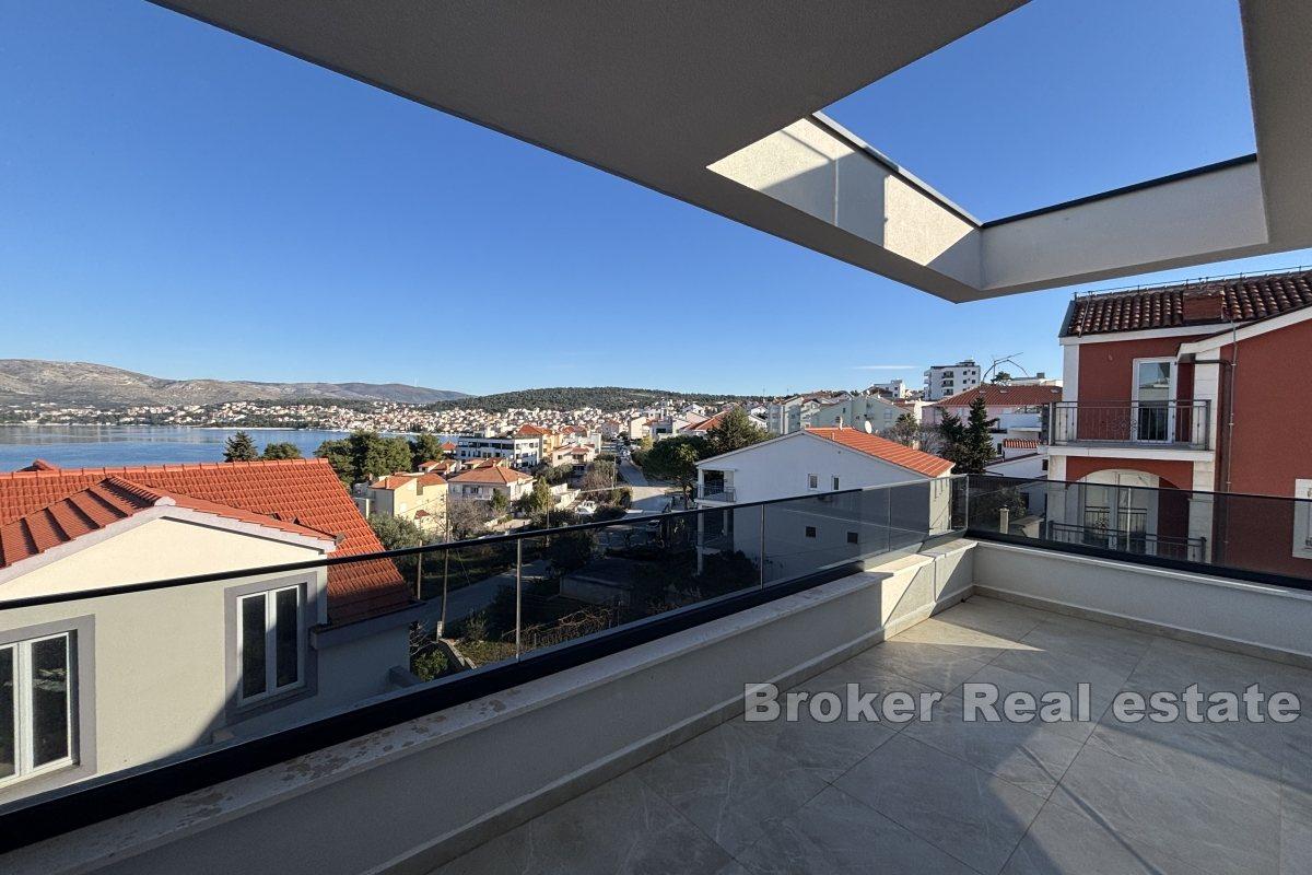 Luxueux penthouse de trois chambres avec terrasse sur le toit