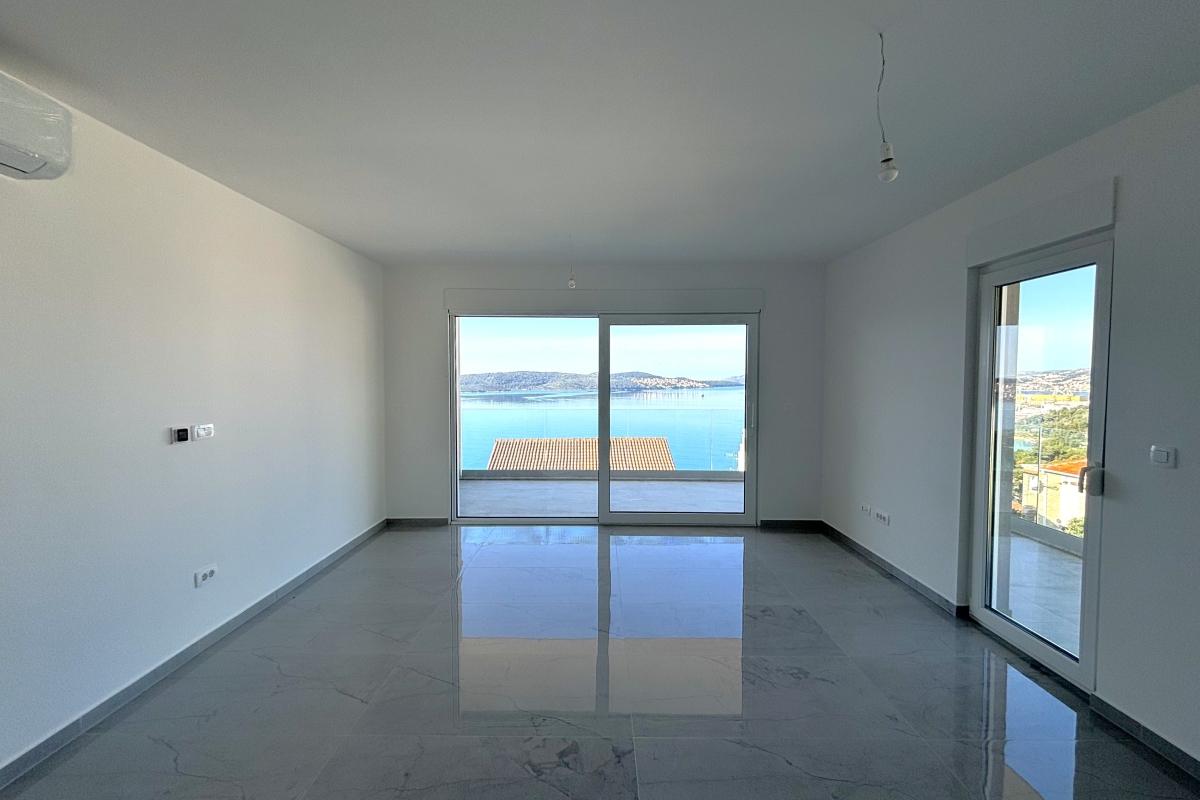 Mimořádný penthouse se střešní terasou u moře