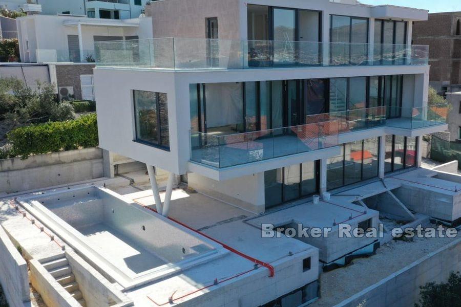 Bella villa con piscina e vista mare