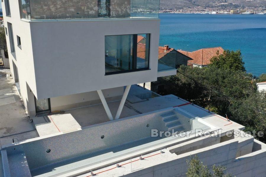 Bella villa con piscina e vista mare
