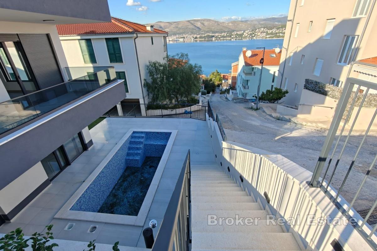 Moderne Wohnung mit Pool in Meeresnähe