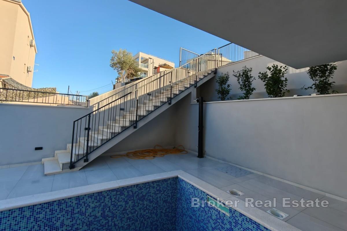 Moderne Wohnung mit Pool in Meeresnähe