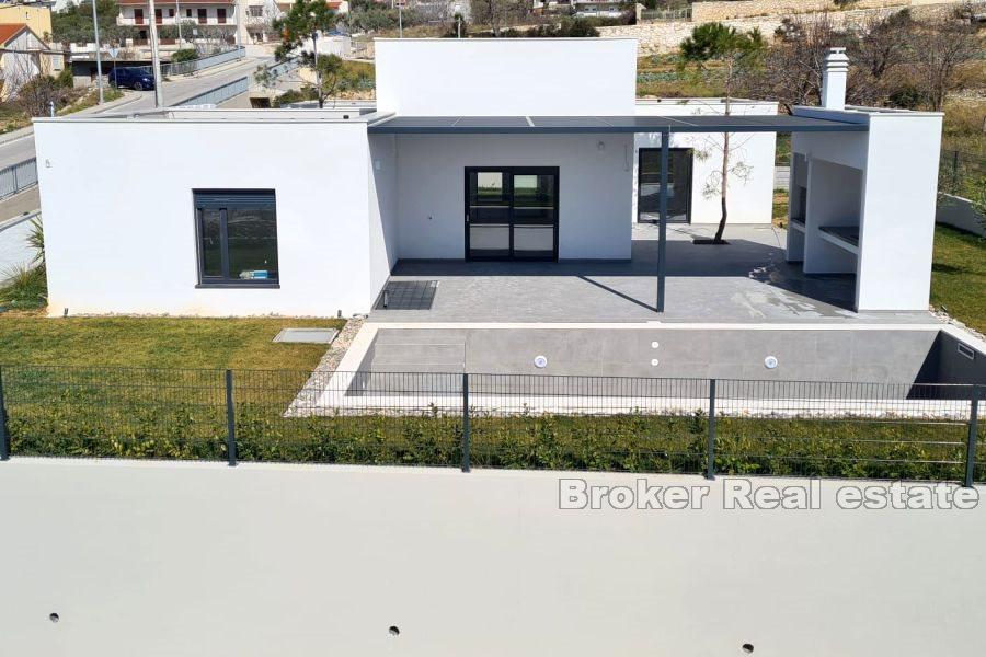 Unfertige Villa mit Pool