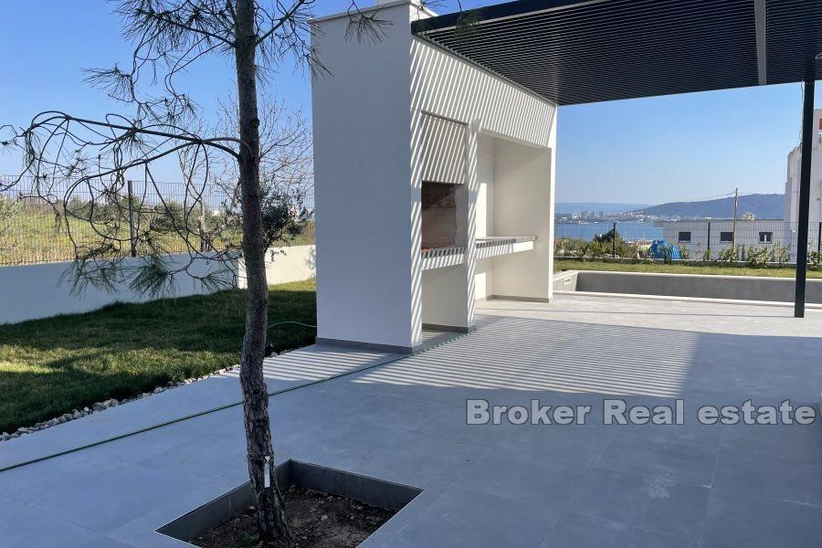Unfertige Villa mit Pool