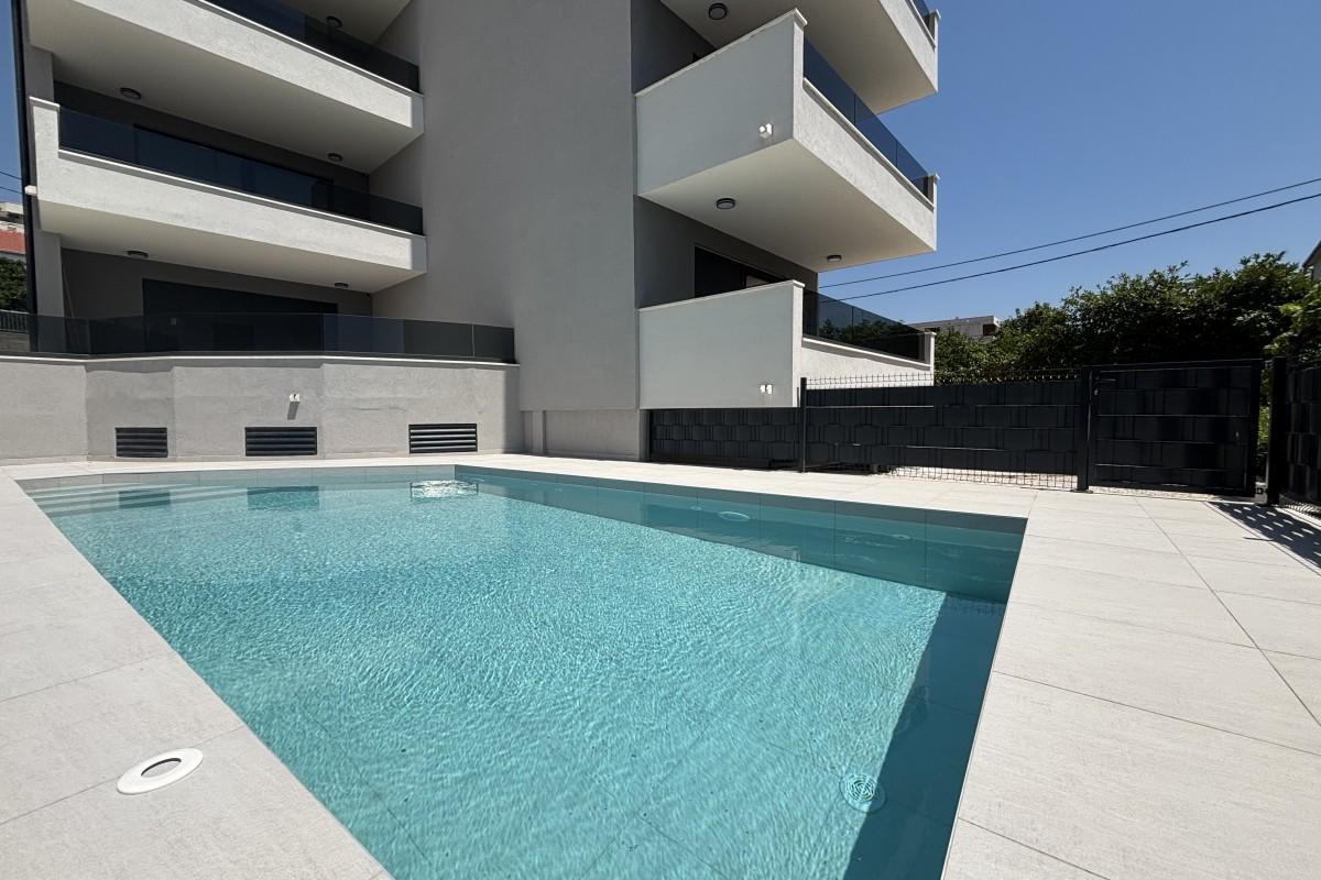 Luxuswohnung mit Pool