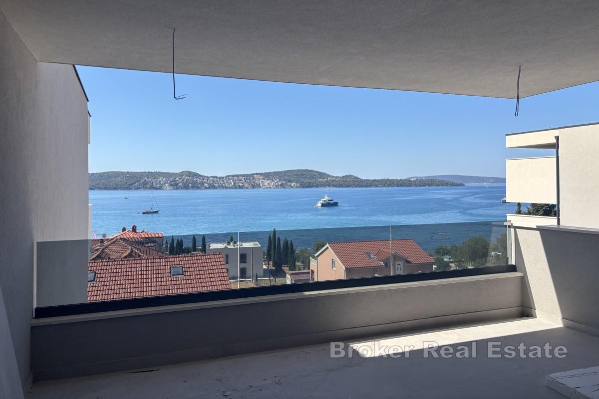 Attico in un nuovo edificio con piscina e vista mare