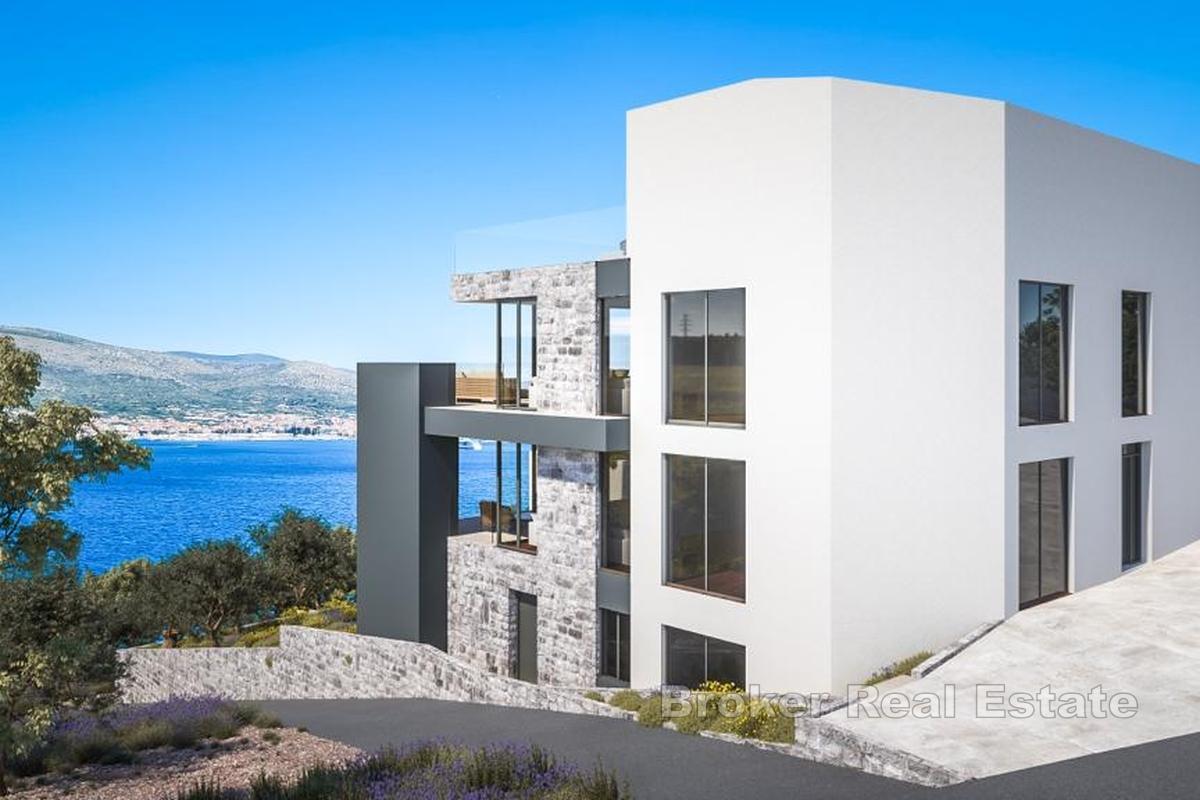 Mimořádný dvoupatrový penthouse s prostornou terasou u moře