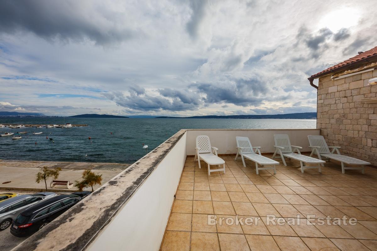 Maison en pierre à rénover en bord de mer