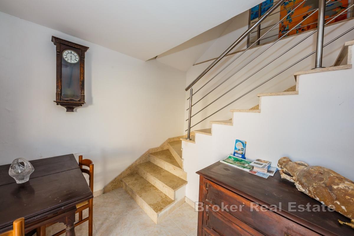 Maison en pierre à rénover en bord de mer