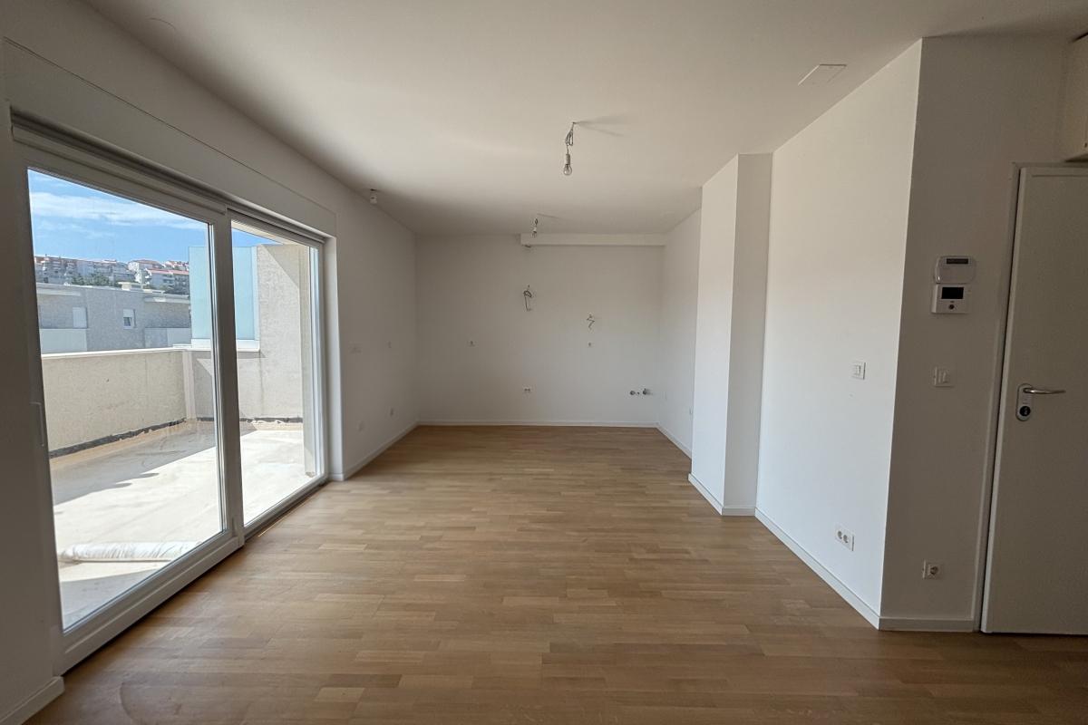 Attico con tre camere da letto in un nuovo edificio