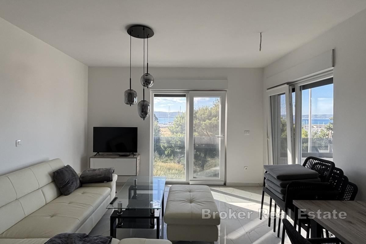 Prostran penthouse stan s pogledom na more i garažnim mjestom