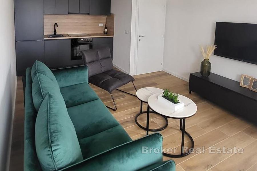 Appartamento con una camera da letto e giardino in un edificio di nuova costruzione
