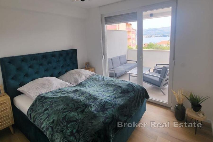 Appartamento con una camera da letto e giardino in un edificio di nuova costruzione