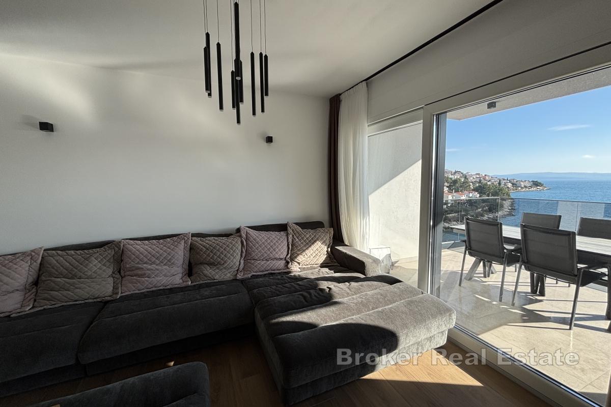 Luksusowy apartament typu penthouse z basenem i widokiem na morze