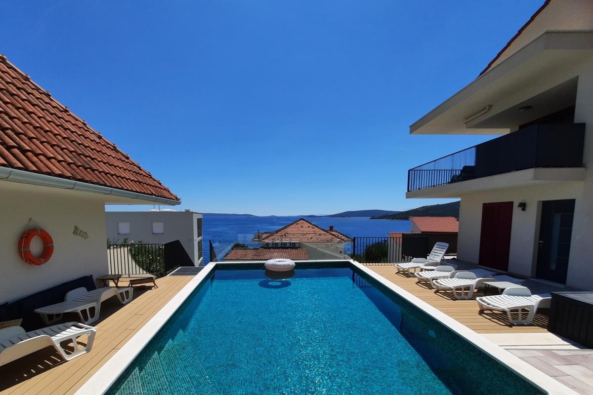 Moderne Wohnung mit Pool in Meeresnähe