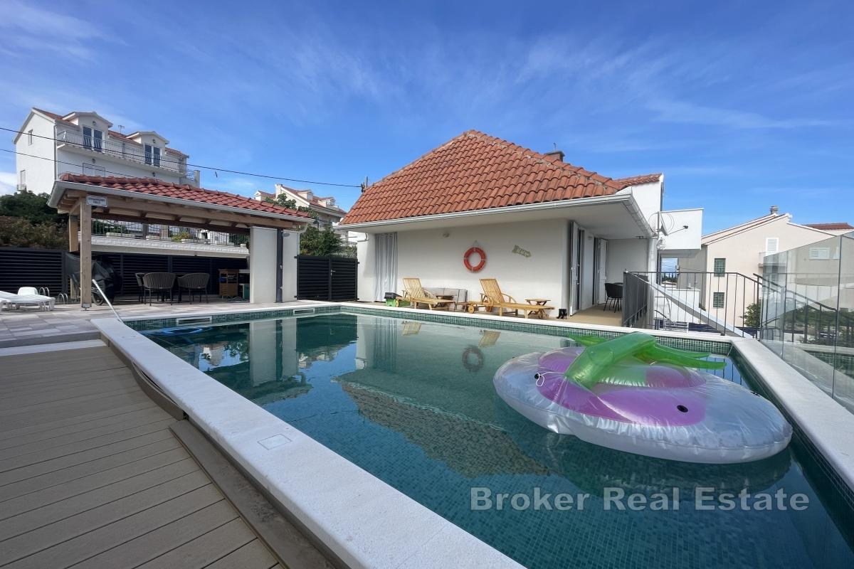 Moderne Wohnung mit Pool in Meeresnähe