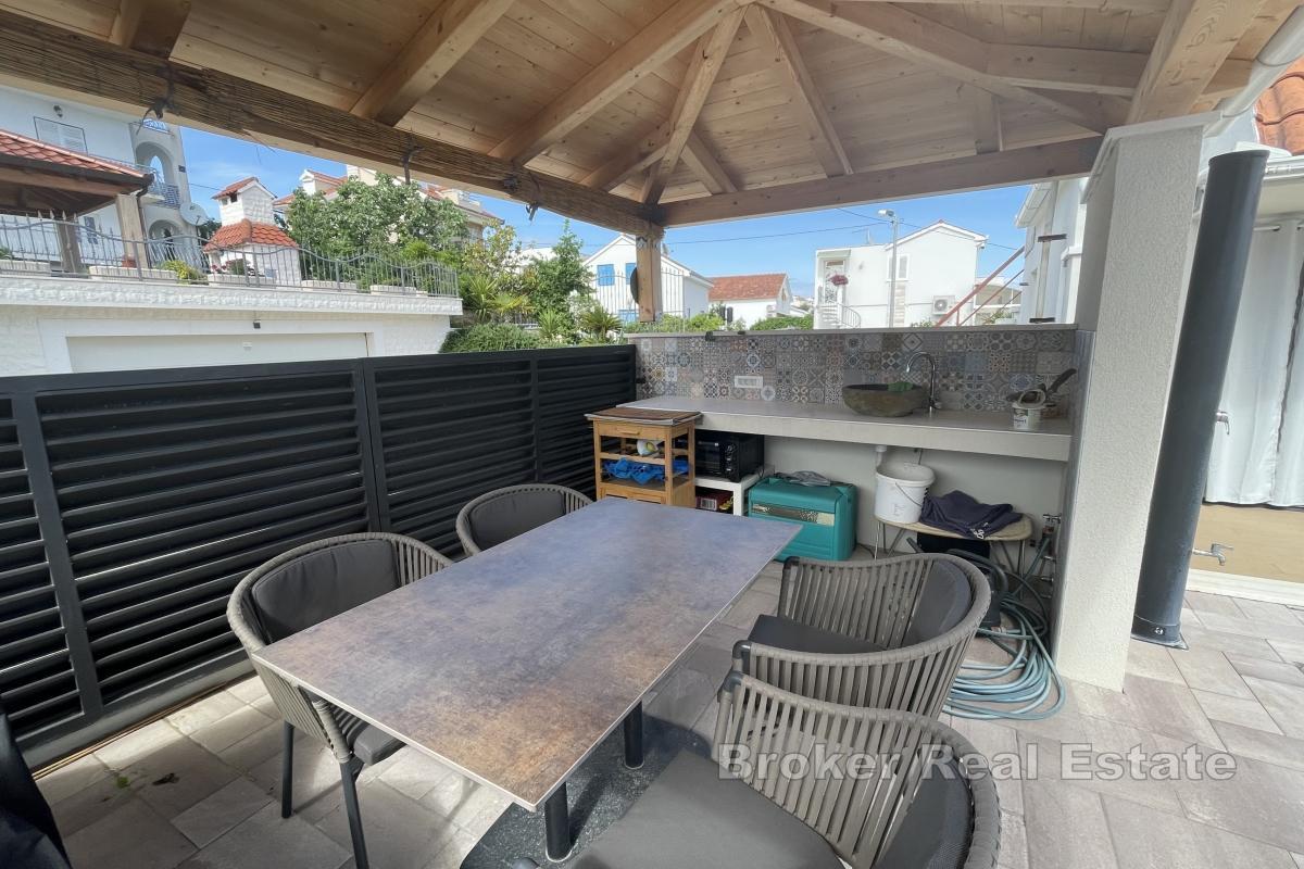 Moderne Wohnung mit Pool in Meeresnähe
