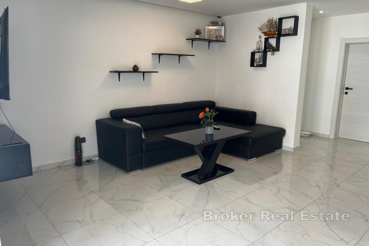 Modernes Familienhaus mit Pool