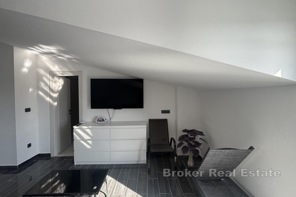 Modernes Familienhaus mit Pool