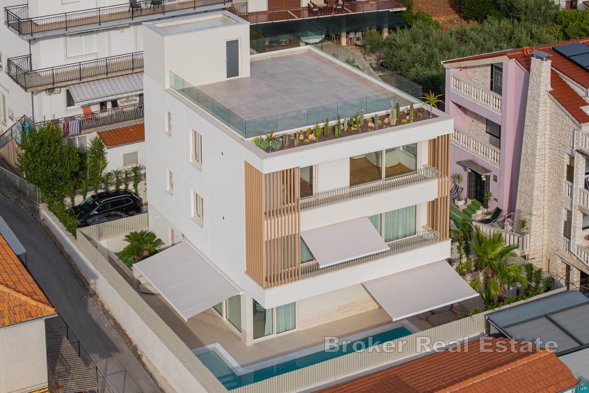 Exklusive Wohnung mit Pool und Meerblick