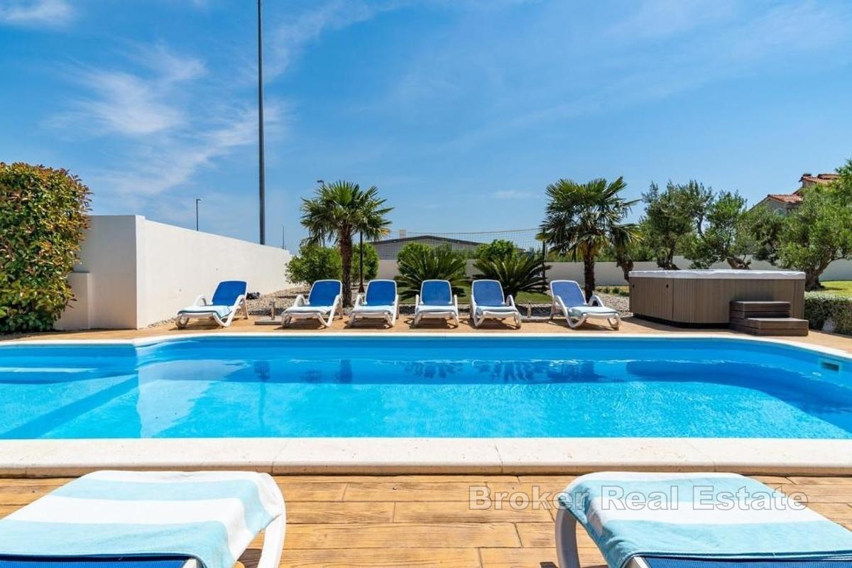 Villa con vista mare e piscina