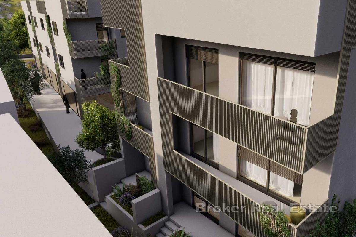 Modern lägenhet med privat takterrass och havsutsikt