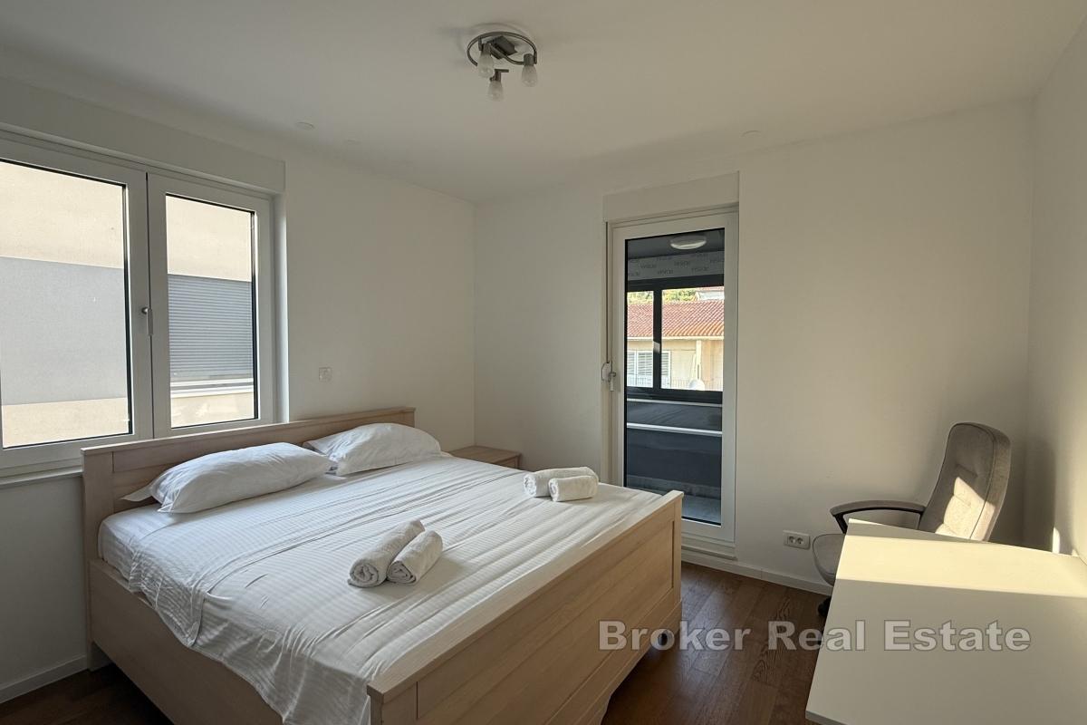Nowoczesny, trzypokojowy apartament typu penthouse z garażem i widokiem na morze