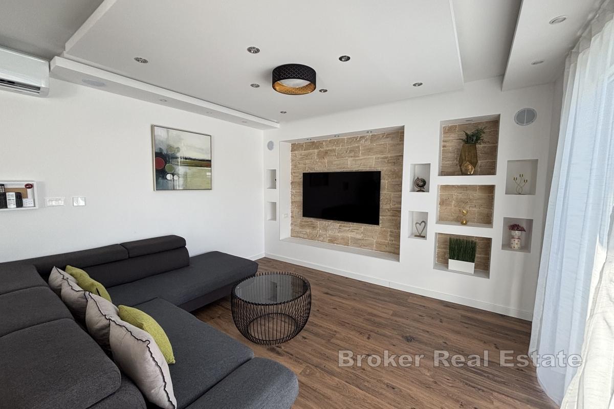Villa i två plan med pool
