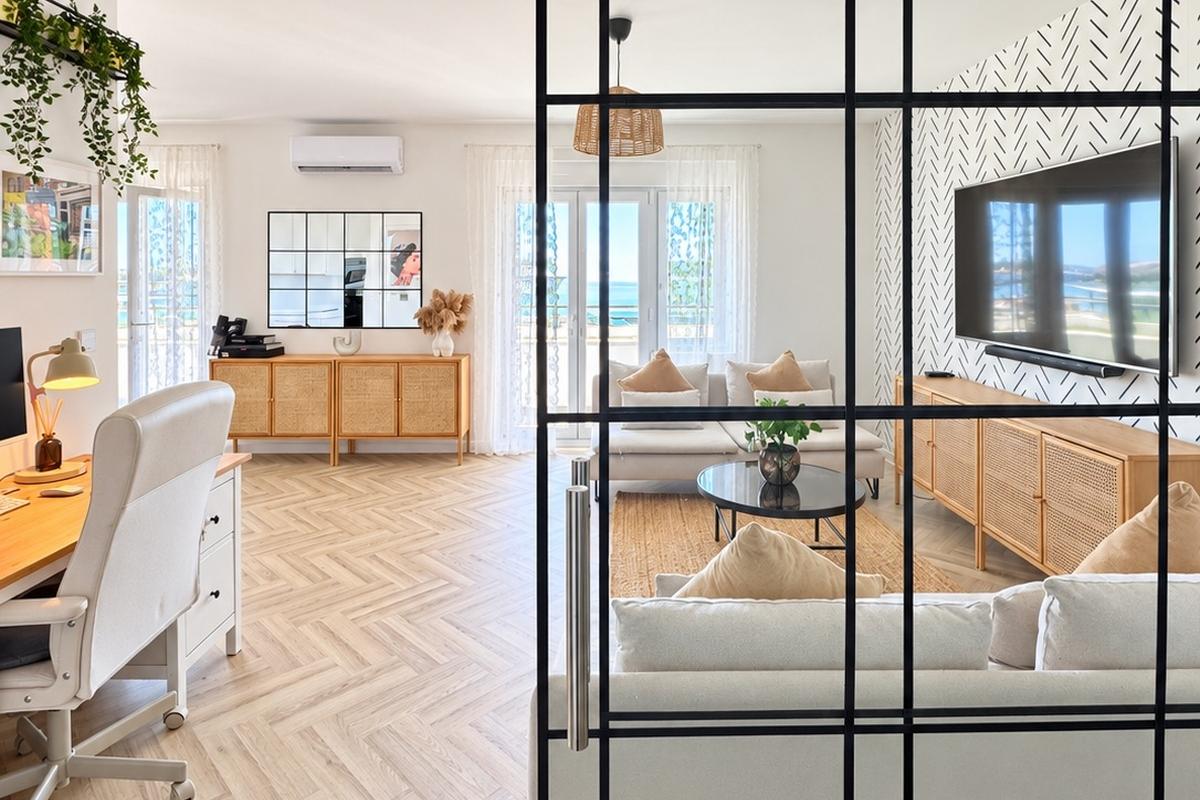 Moderne, geräumige Wohnung mit Meerblick