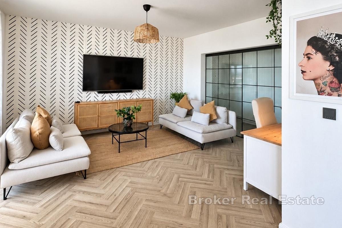 Moderne, geräumige Wohnung mit Meerblick