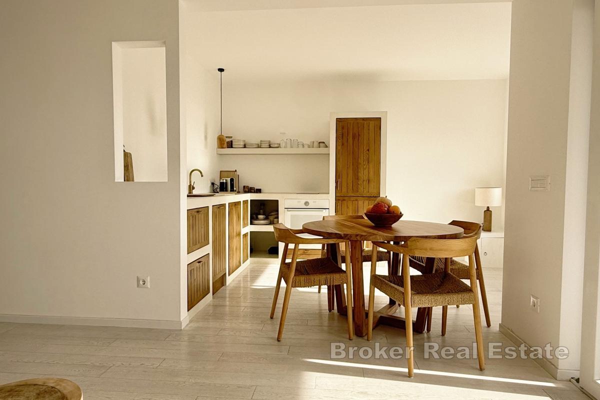 Nowoczesny apartament typu penthouse w nowym budynku z basenem