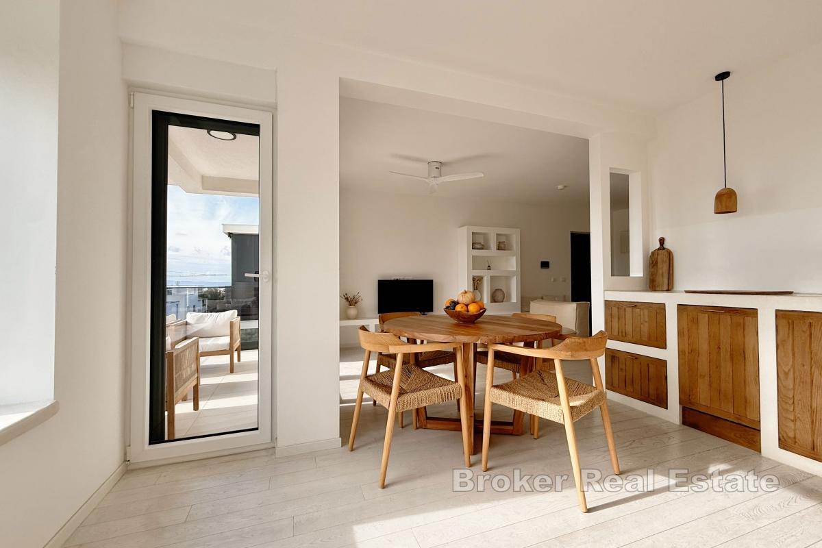 Nowoczesny apartament typu penthouse w nowym budynku z basenem