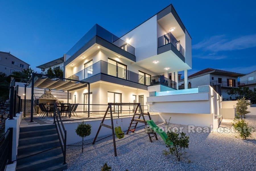 Moderne Villa mit offenem Meerblick