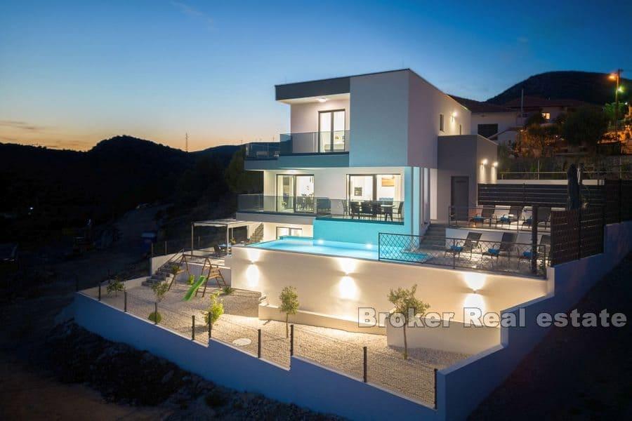 Moderne Villa mit offenem Meerblick