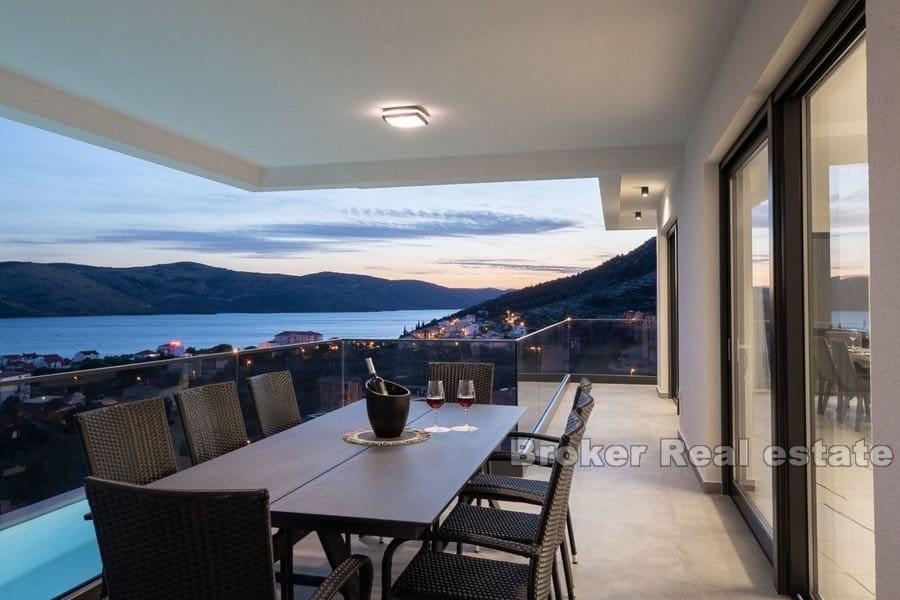 Moderne Villa mit offenem Meerblick