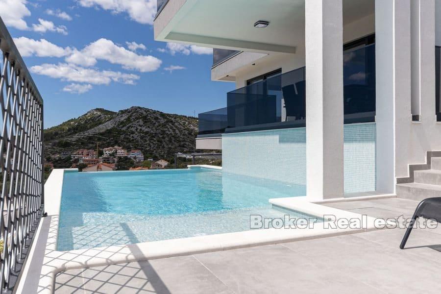 Moderne Villa mit offenem Meerblick