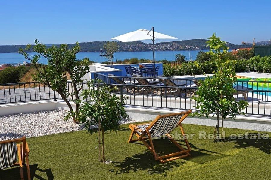 Bella villa con piscina e vista mare