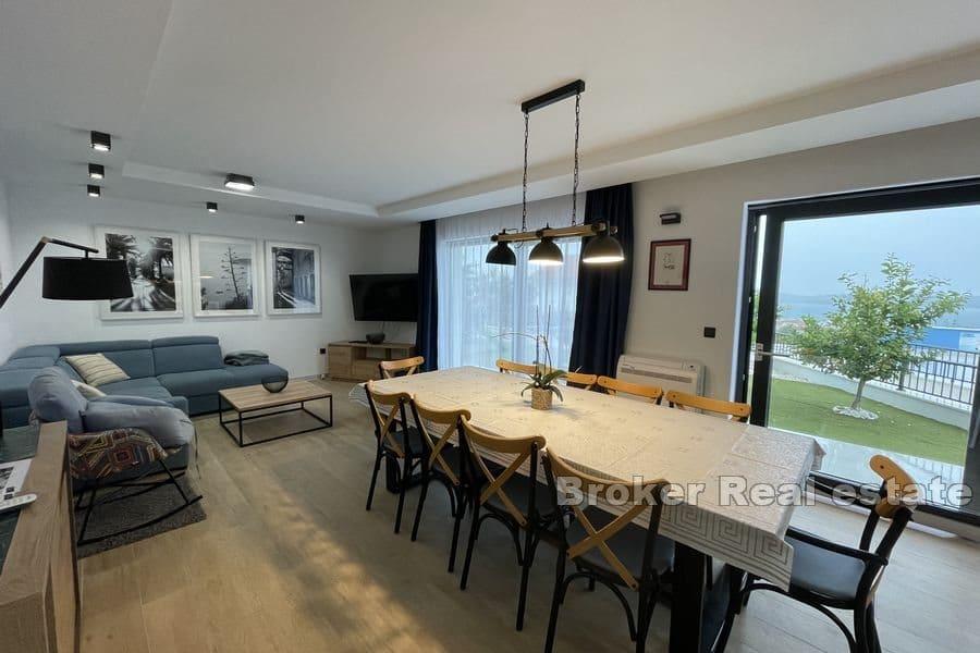 Bella villa con piscina e vista mare