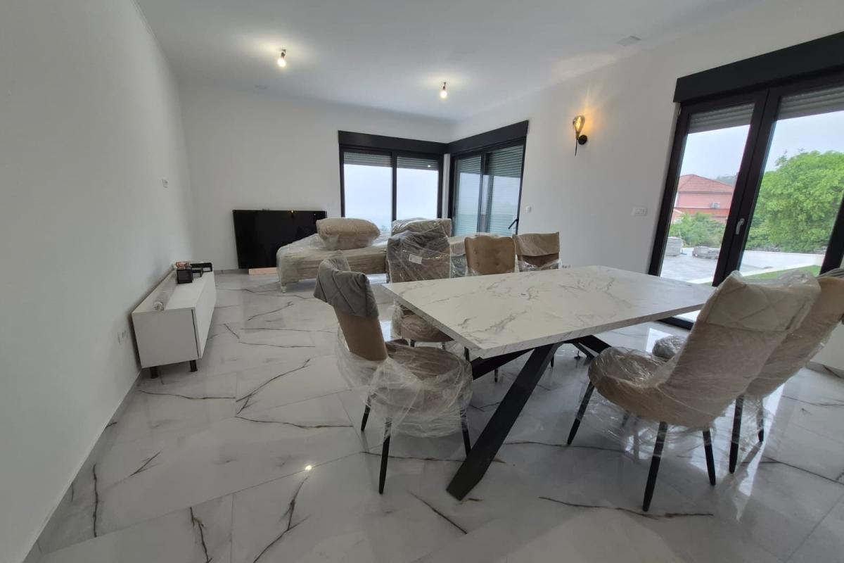 Moderne villa med flott beliggenhet