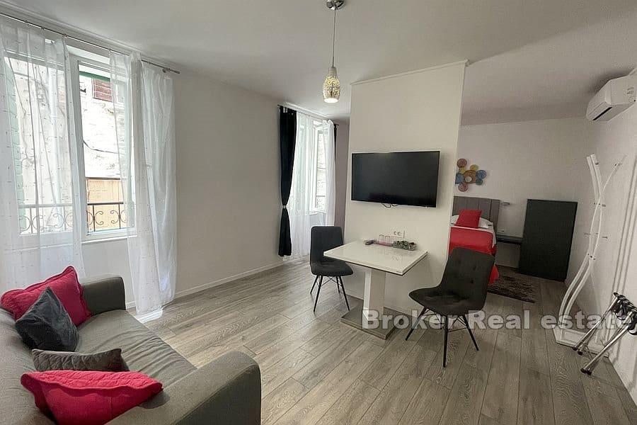 Three bedrooms-units